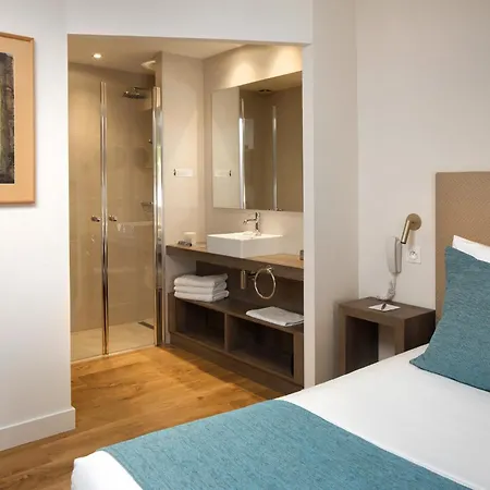 Le - & Hotel