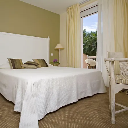 Hotel Le - & 4*