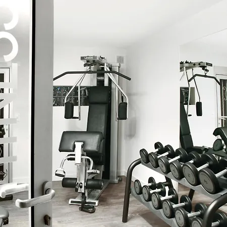 Le - & Hotel
