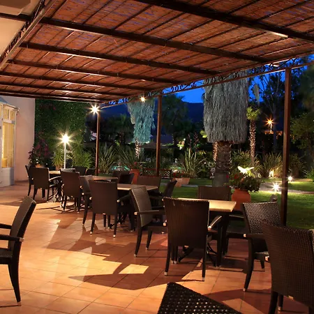 Le - & Hotel