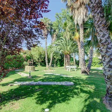 Hotel Le - & 4*
