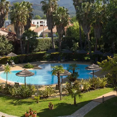 Le - & Hotel