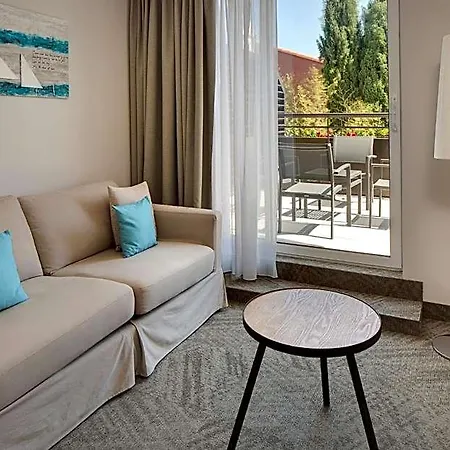 Hotel Le - & 4*
