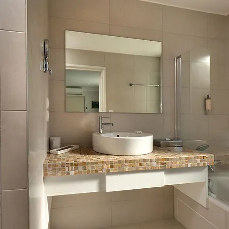 Hotel Le - &